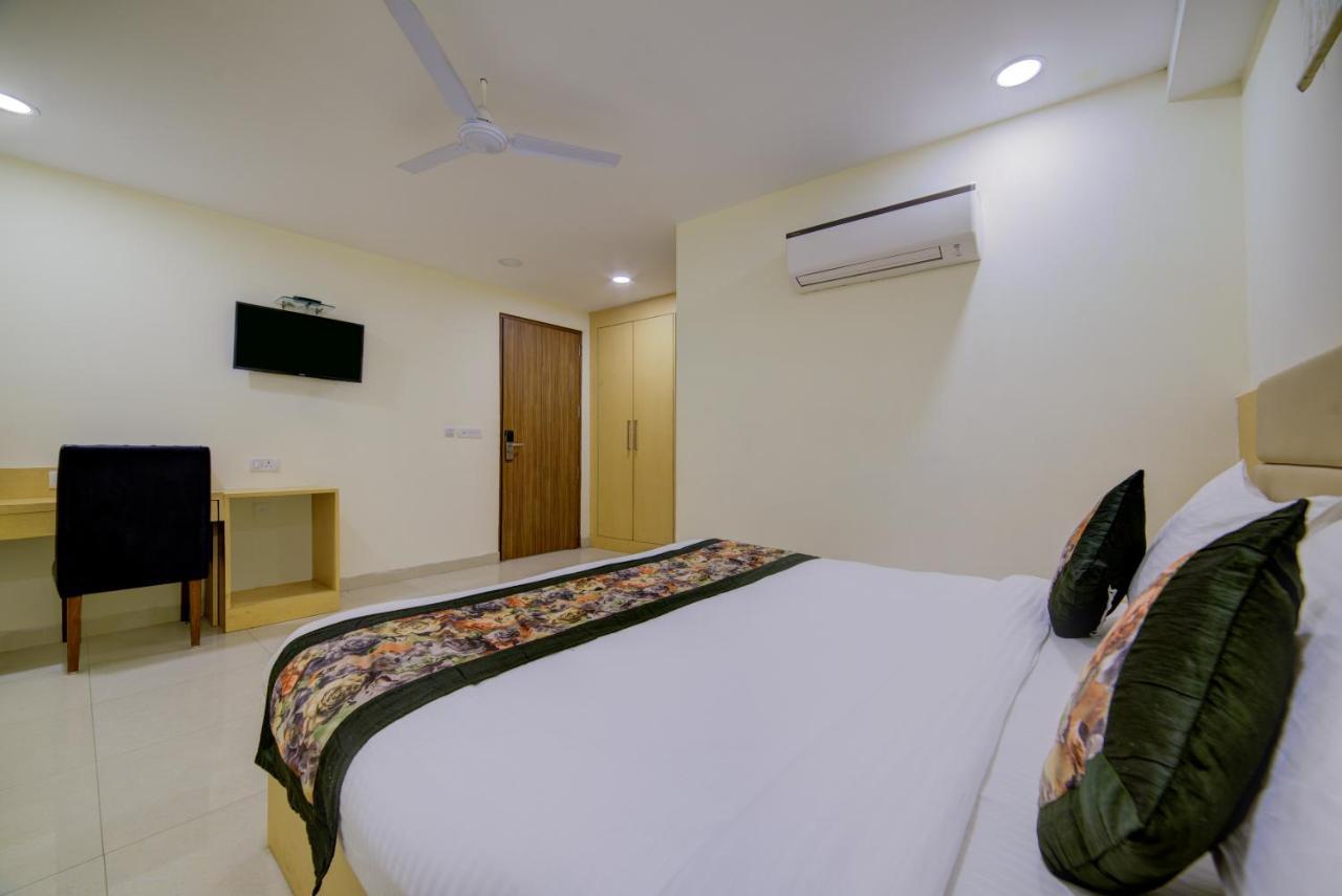 Hotel D'Capitol - Delhi Airport New Delhi Extérieur photo