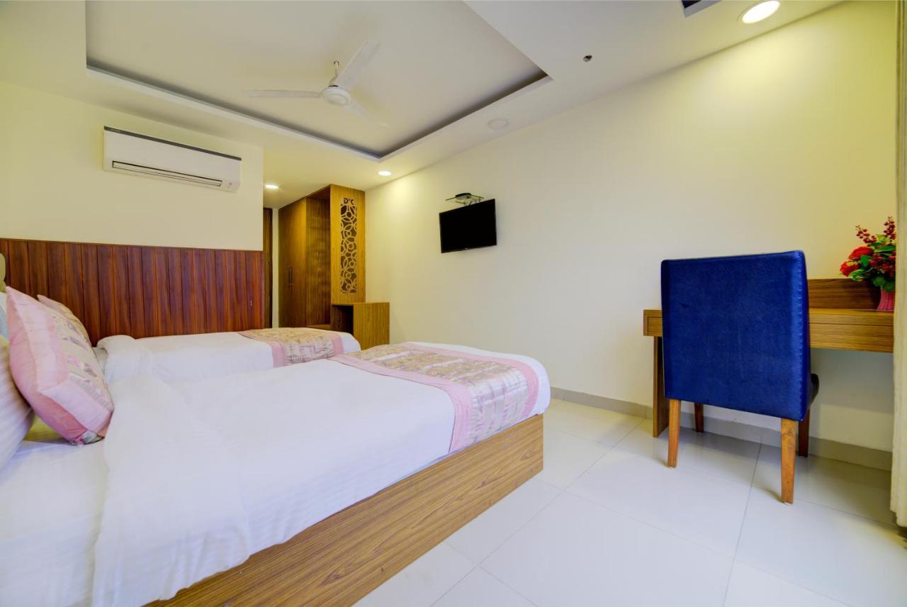 Hotel D'Capitol - Delhi Airport New Delhi Extérieur photo