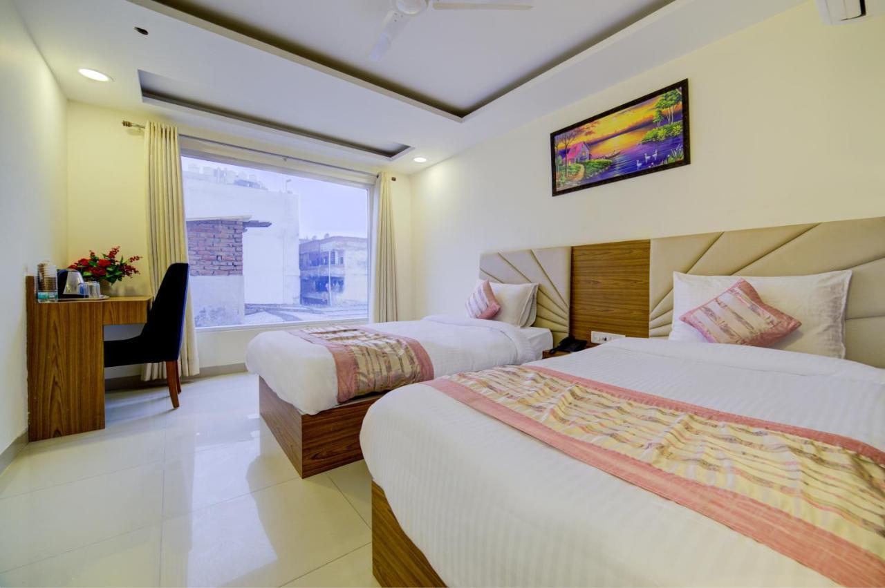 Hotel D'Capitol - Delhi Airport New Delhi Extérieur photo
