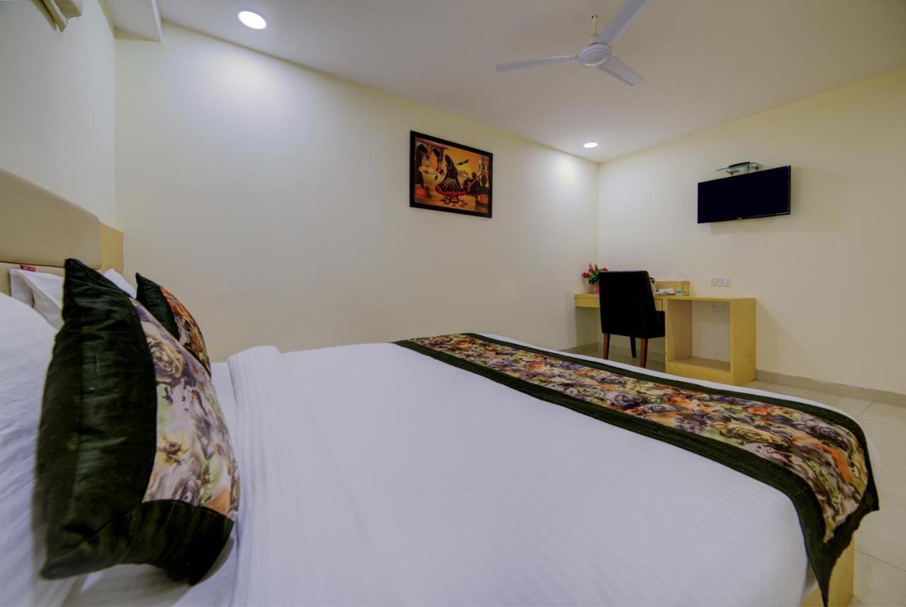 Hotel D'Capitol - Delhi Airport New Delhi Extérieur photo