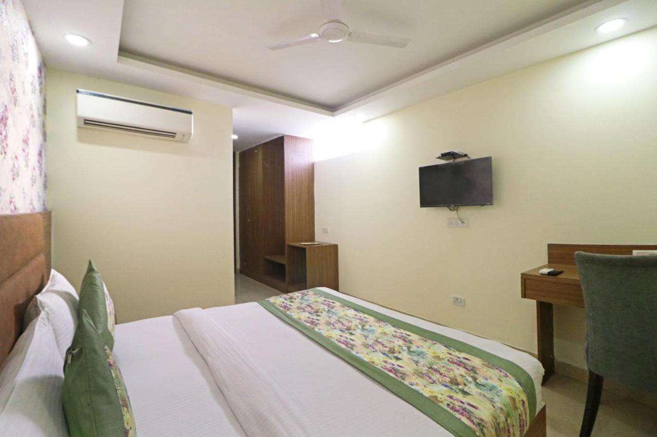 Hotel D'Capitol - Delhi Airport New Delhi Extérieur photo