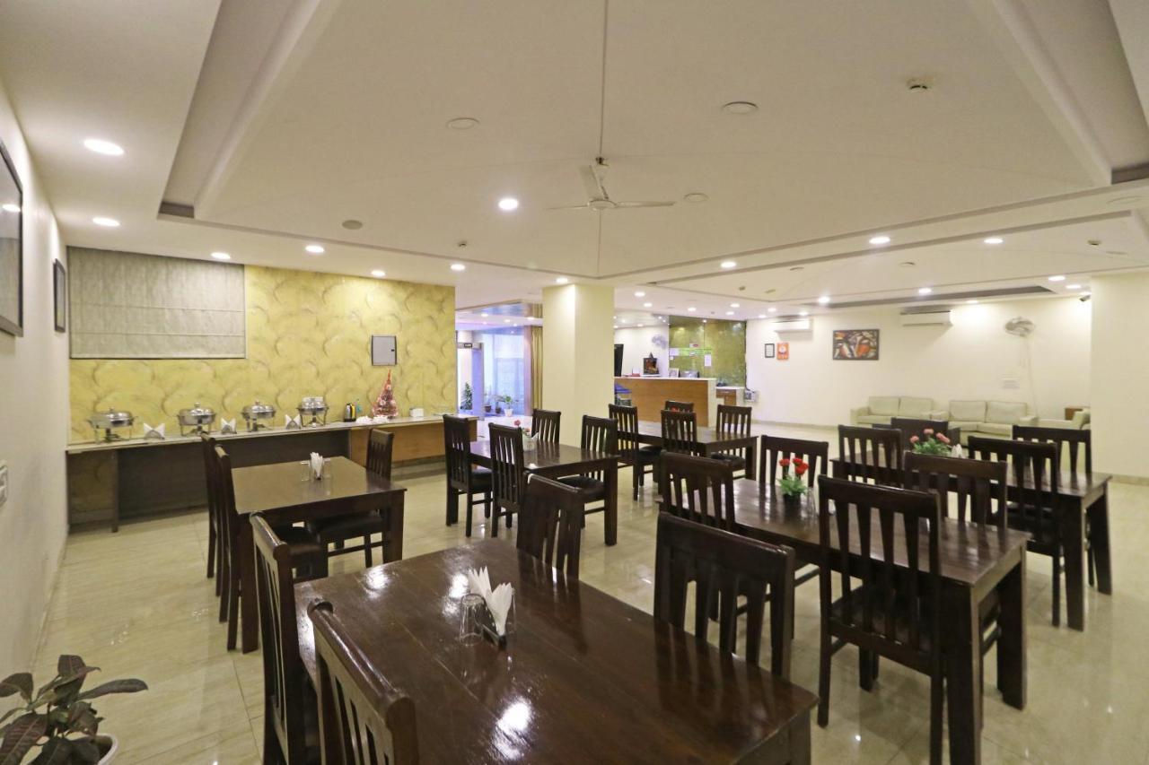 Hotel D'Capitol - Delhi Airport New Delhi Extérieur photo